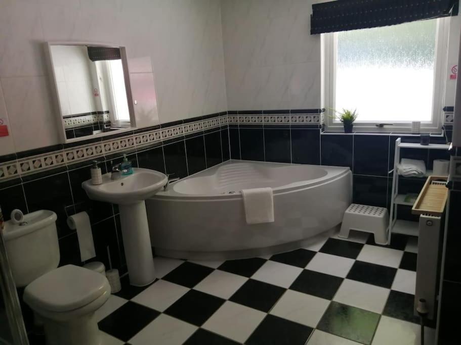 Waterside 3 Bed Cottage, Hot Tub, Sauna, Pvt Beach Аррочар Экстерьер фото